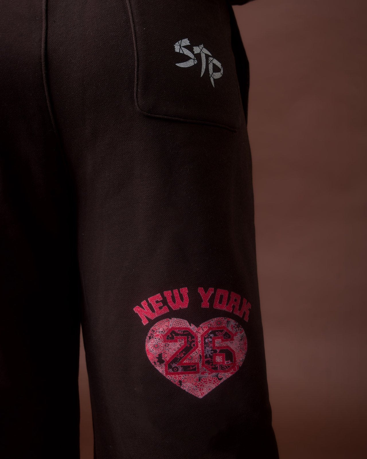 Goosebumps Fleece Drawstring Straight-Leg Sweatpants